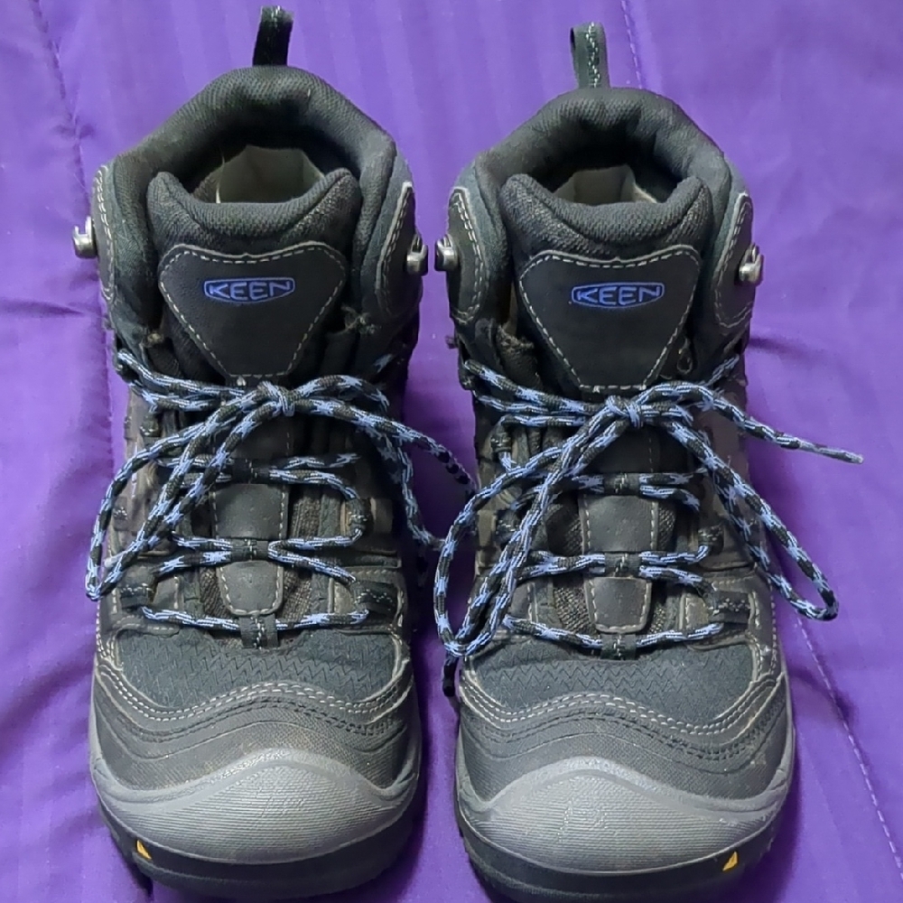 KEEN Black Athletic Shoes with Traction Sole and Ankle Support